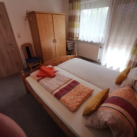 Haus Neurauter Apartamento Mötz